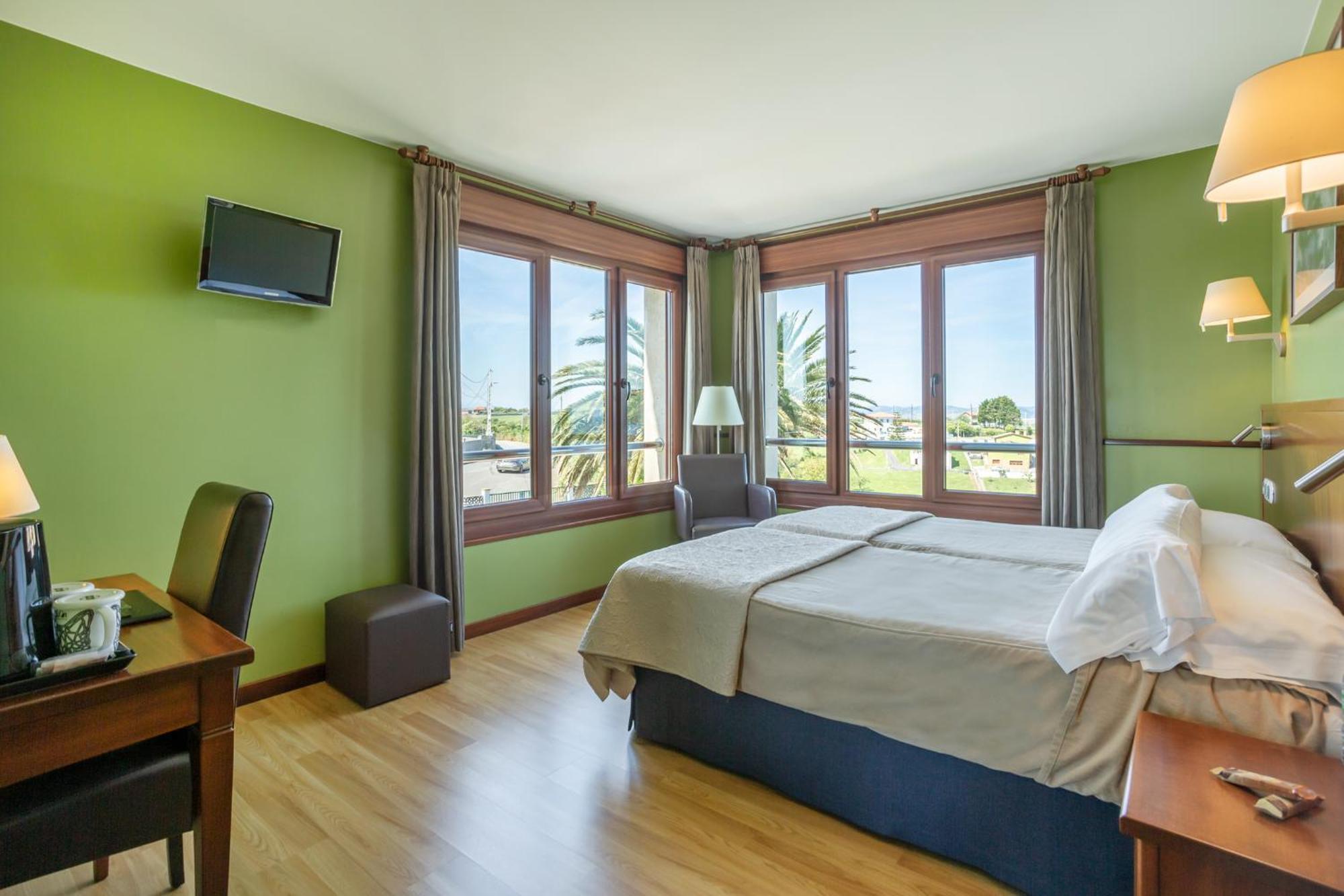 Hotel La Colina à Gijón Extérieur photo